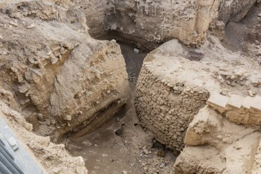 En eski kabul arkeolojik dünyada biz dokuz metre 8000 M.ö. arkeolojik Tell es Sultan Neolitik bir kule görmek bulur. Filistin Batı Şeria Jericho