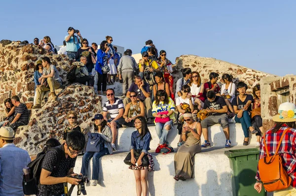 Санторини Греция Октября 2014 Года Закат Деревне Туристы Приходят Этому — стоковое фото