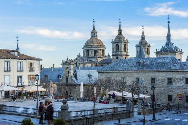 Spagna madrid piazza principale nel centro della città di san lorenzo del escorial — Foto Stock