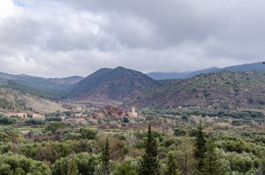Yüksek Atlas dağlarında Imlil vadisinde Berberi köyü. marakeş fas afrika
