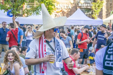 Şampiyonlar Ligi final Kiev, Ukrayna - 26 Mayıs 2018: fanlar kameralar haber