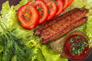 sebze Salata Domates ketçap lulia Kebap altın kabuk ile Barbekü