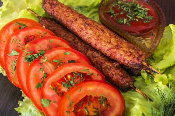 Legumes Churrasco Salada Tomate Ketchup Lulia Kebab Com Crosta Dourada — Fotografia de Stock