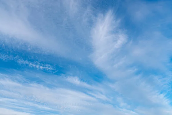 Черные Белые Облака Голубом Небе — стоковое фото