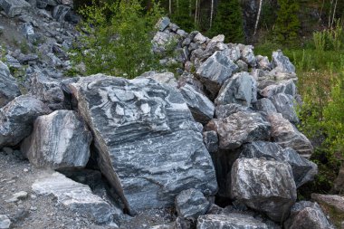 Büyük blok mermer.