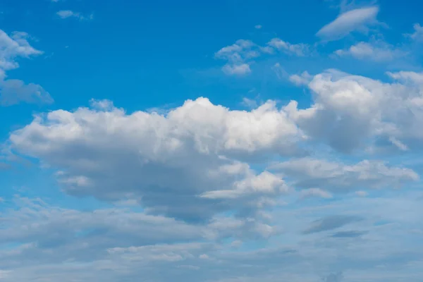 Nuvole Bianche Nel Cielo Blu — Foto Stock