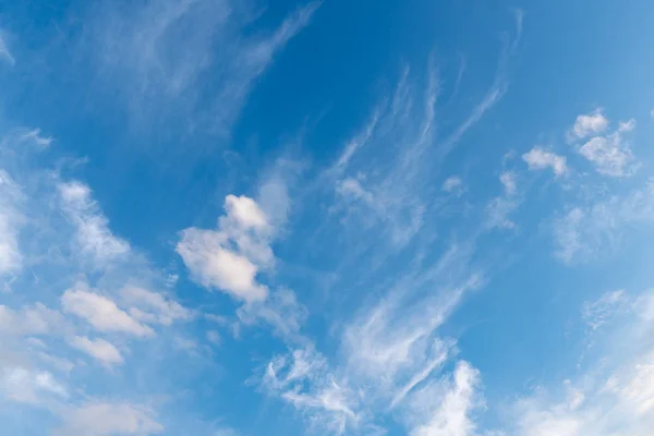 Nuvole Bianche Nel Cielo Blu — Foto Stock