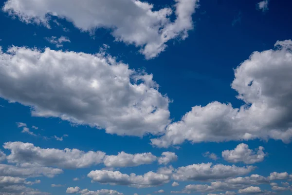 Nuvole Bianche Nel Cielo Blu — Foto Stock