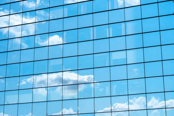 Reflet Ciel Bleu Des Nuages Dans Mur Miroir Bâtiment Ville — Photo