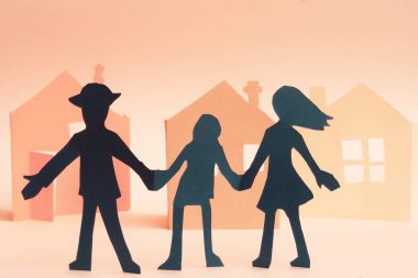 Kağıt insanların evleri arka plan üzerinde kesme.