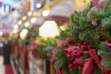 Noel arka plan - dalları, oyuncaklar, kar.