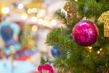 Noel arka plan - dalları, oyuncaklar, kar.