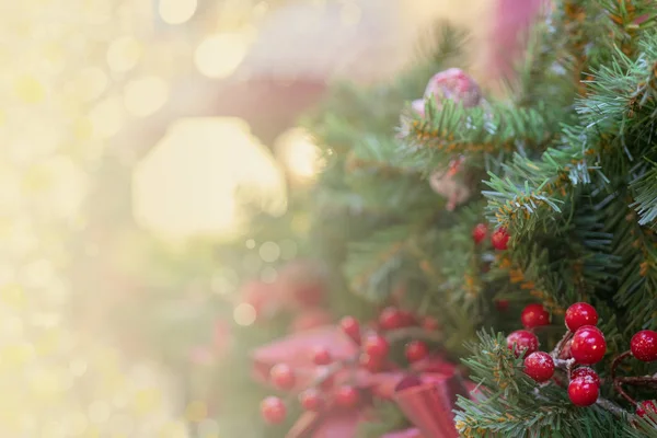 Weihnachten Hintergrund Zweige Spielzeug Highlights Platz Für Glückwünsche — Stockfoto