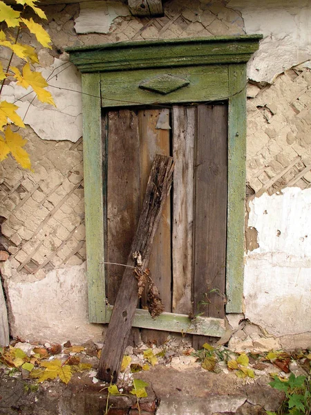 Fenster des alten Hauses — Stockfoto