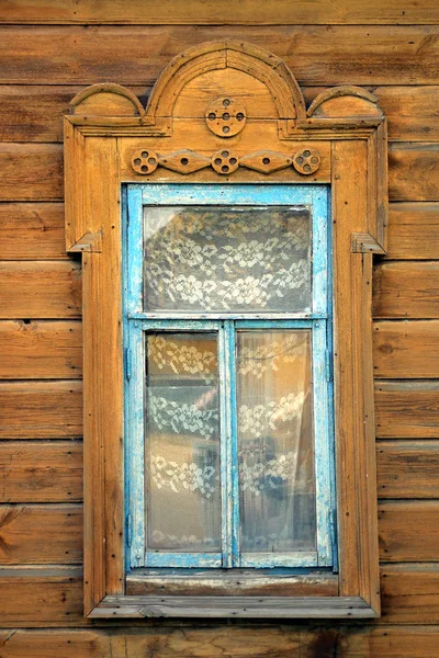 Окно старого дома — стоковое фото