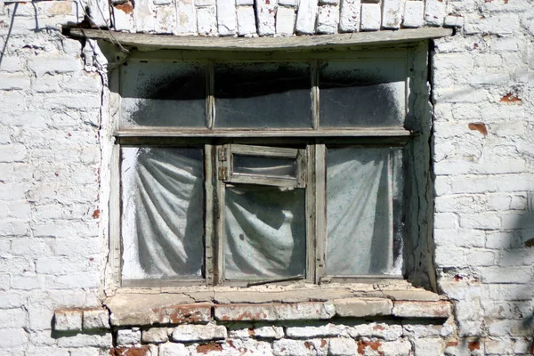 Fenster des alten Hauses — Stockfoto