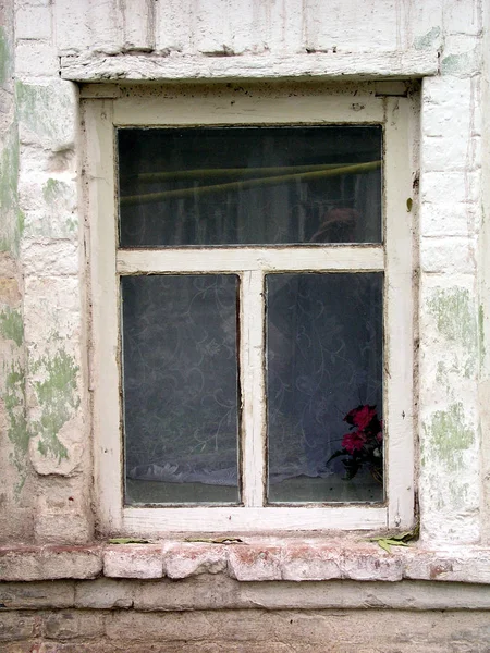 Вікно старого будинку — стокове фото