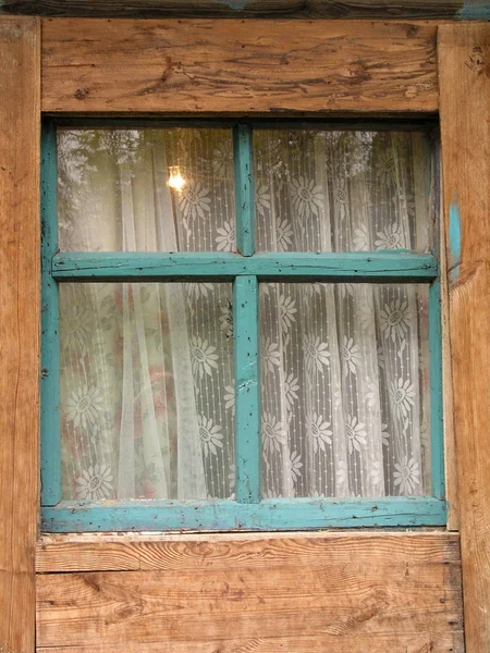 Fenêtre de la vieille maison — Photo