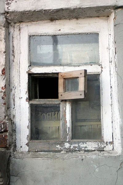 Ventana de la antigua casa — Foto de Stock