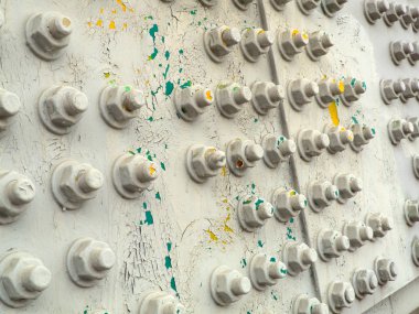 Somun ve civata montaj ile Köprü ayağı. boyalı gri boya, metal rurface yapısı