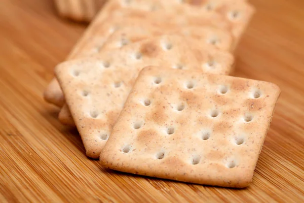 Galletas Sguare Secas Una Mesa Madera — Foto de Stock