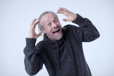 Mutlu beyaz adam winks