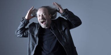 Mutlu beyaz adam winks