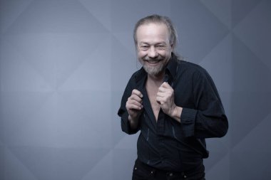 Mutlu beyaz adam winks