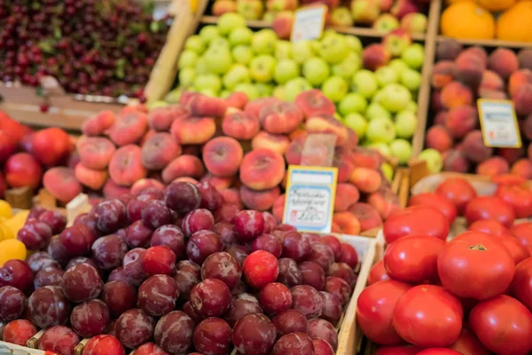 新鮮な果物や野菜の市場 — ストック写真