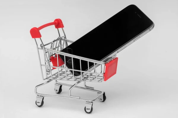 Smartphone Carrinho Compras — Fotografia de Stock