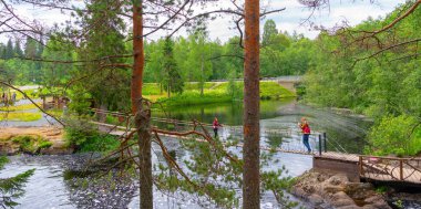 Parlak Bahar park bakış