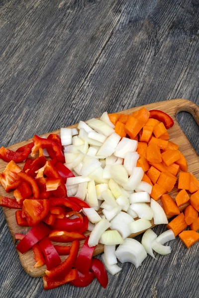 Готовить Кухне Порежьте Лук Морковь Сладкий Болгарский Перец — стоковое фото