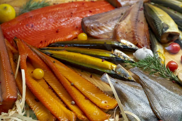 魚の燻製の組成 クローズ アップ ビュー — ストック写真