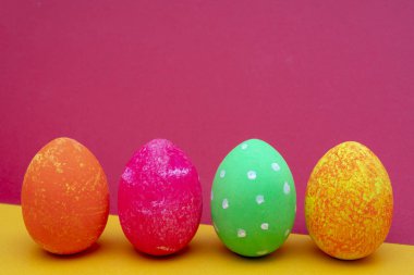 Renkli el yapımı Paskalya yumurtaları. Festival geleneği.