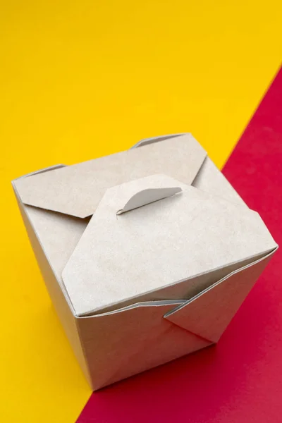Papier kartonnen doos voor Chinees eten wok. — Stockfoto