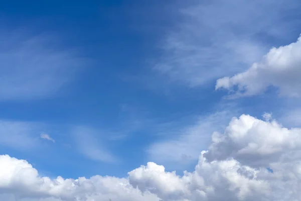 Nuvole Bianche Nel Cielo Blu Giorno — Foto Stock