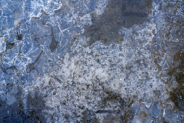 Gri asfaltta donmuş suyun kapatılması 