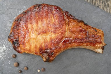 Tavada ızgara domuz eti, closeup atış