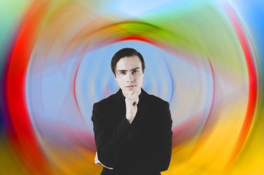 Fütürist geçmişi olan genç bir bilim adamı