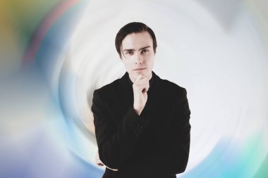 Fütürist geçmişi olan genç bir bilim adamı