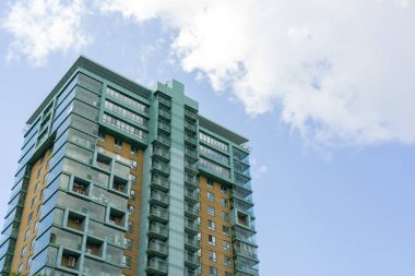 Şehirde yüksek konut bina