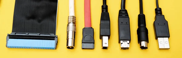 Conectando Cables Para Ordenador Tipos Conectores — Foto de Stock