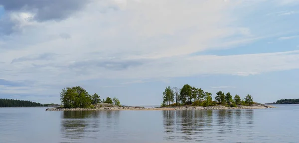 Ilhas Lago Ladoga Bela Paisagem Água Pinheiros Pedregulhos — Fotografia de Stock