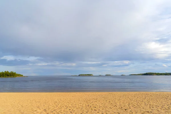 Praia Areia Margem Lago Limpo — Fotografia de Stock