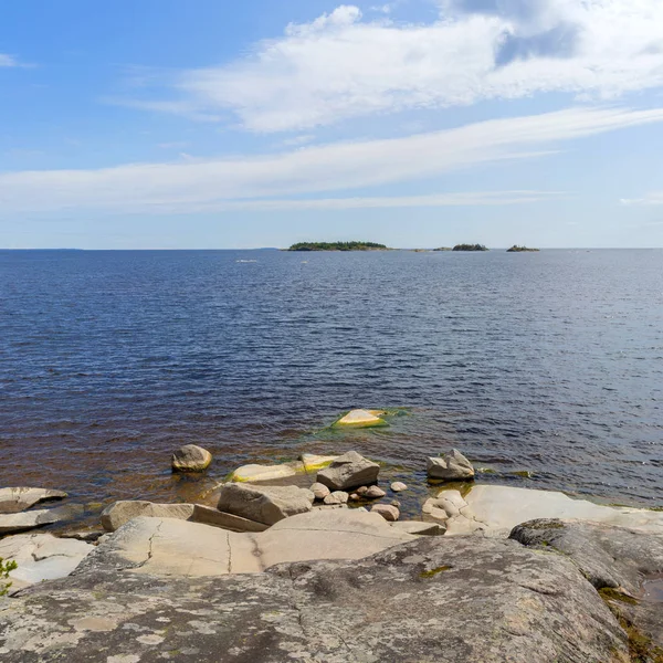 Szigetek Ladoga Gyönyörű Táj Víz Fenyők Sziklák — Stock Fotó