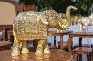 pazarda satan fil heykelinin yakın çekim çekimi