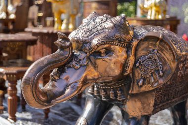 pazarda satan fil heykelinin yakın çekim çekimi