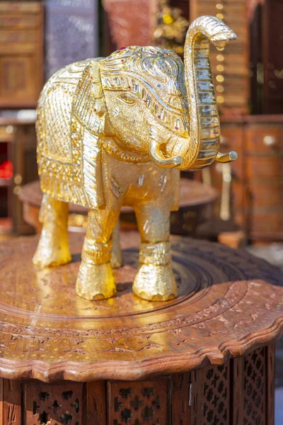 Κοντινό Πλάνο Της Πώλησης Αγαλμάτων Ελεφάντων Στην Αγορά — Φωτογραφία Αρχείου