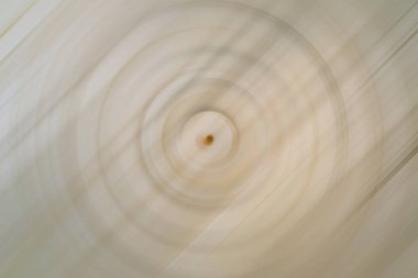 Hoparlör şekli basit tasarım. Farklı renklerde yuvarlak daireler. Sıfırdan dijital olarak yapılmış illüstrasyon.