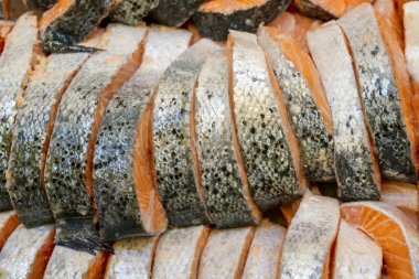 mağazada satılan soğutulmuş balık yakın çekim